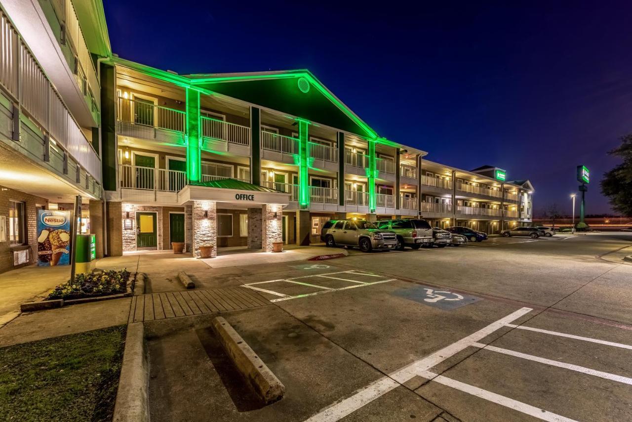 HomeTowne Studios by Red Roof Dallas - Mesquite Exterior foto